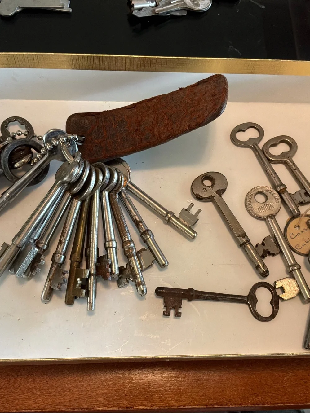 23 Vintage Skeleton Key Set in Silver and Brown - Unbranded